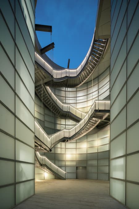  Shanghai Cofco Cultural & Health Center	